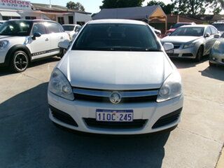 2006 Holden Astra AH MY06 CD White 5 Speed Manual Hatchback.