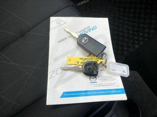 2013 Mazda 2 DE10Y2 MY13 Maxx White 5 Speed Manual Hatchback