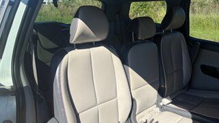 2017 Kia Carnival YP MY18 SLi White 6 Speed Automatic Wagon