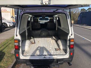 2009 Mitsubishi Express 2-4 efi White Manual Van