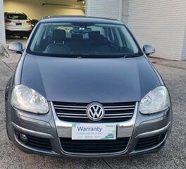 2009 Volkswagen Jetta 1KM MY09 147 TSI Grey 6 Speed Direct Shift Sedan.