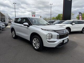 2025 Mitsubishi Outlander ZM MY25 ES 2WD White Diamond 8 Speed Constant Variable Wagon.