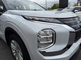 2025 Mitsubishi Outlander ZM MY25 ES 2WD White Diamond 8 Speed Constant Variable Wagon