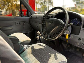 2002 Toyota Hilux KZN165R MY02 White 5 Speed Manual Utility