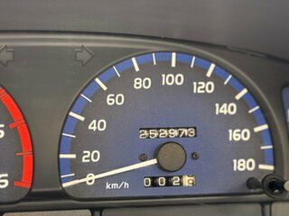2002 Toyota Hilux KZN165R MY02 White 5 Speed Manual Utility