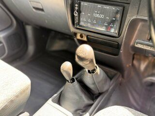 2002 Toyota Hilux KZN165R MY02 White 5 Speed Manual Utility