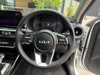 2022 Kia Cerato BD MY22 Sport+ White 6 Speed Sports Automatic Hatchback