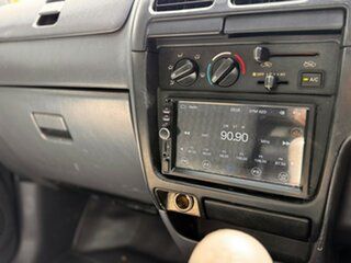 2002 Toyota Hilux KZN165R MY02 White 5 Speed Manual Utility