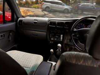 2002 Toyota Hilux KZN165R MY02 White 5 Speed Manual Utility