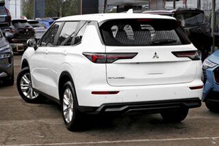 2026 Mitsubishi Outlander ZM MY26 ES 2WD White 8 Speed Constant Variable Wagon.