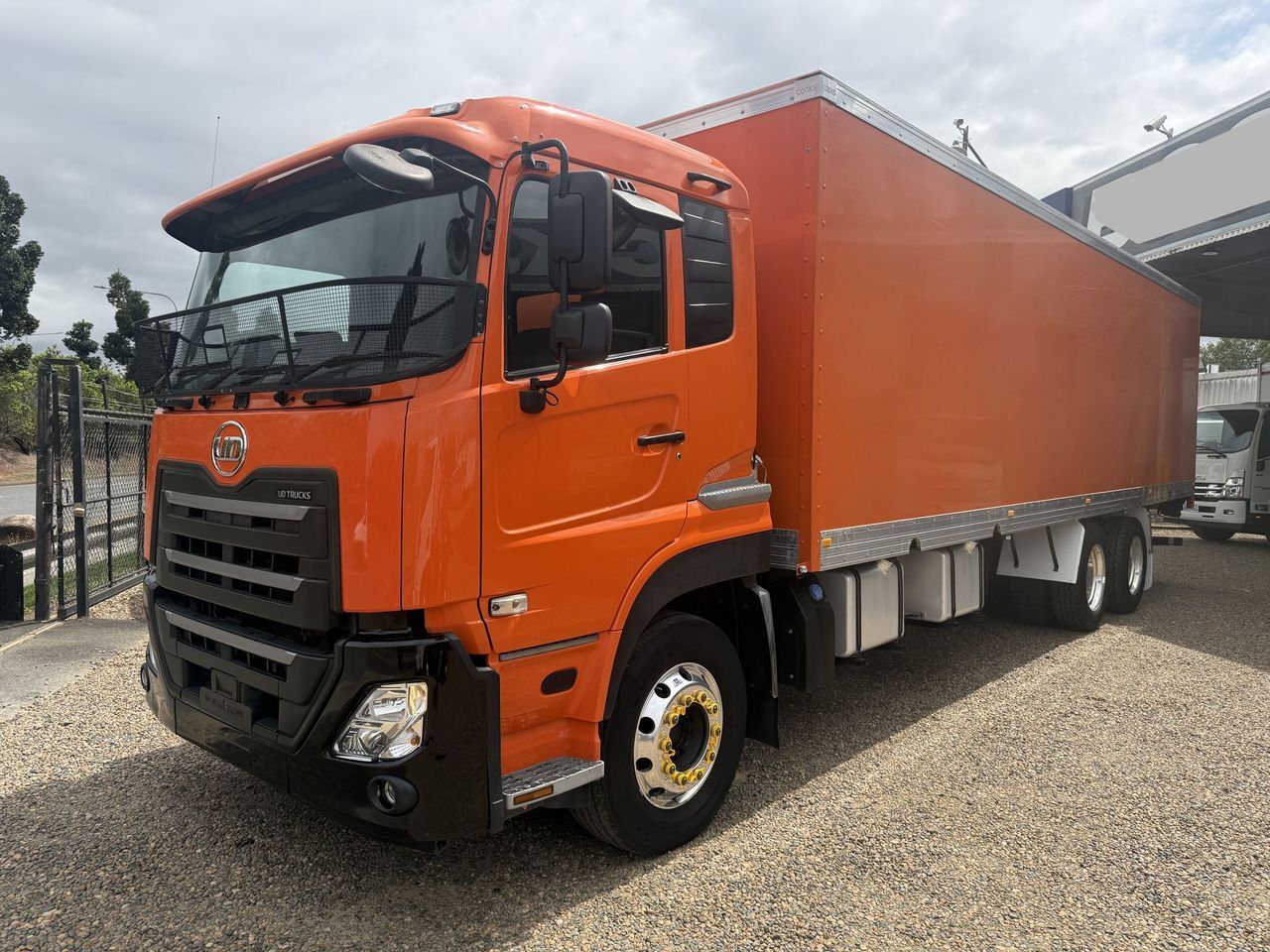 2019 UD Quon CD 25-360 Orange Pantech 7.7l 6x2 image 3