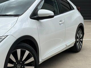2015 Honda Civic 9th Gen MY15 VTi-L White 5 Speed Sports Automatic Hatchback