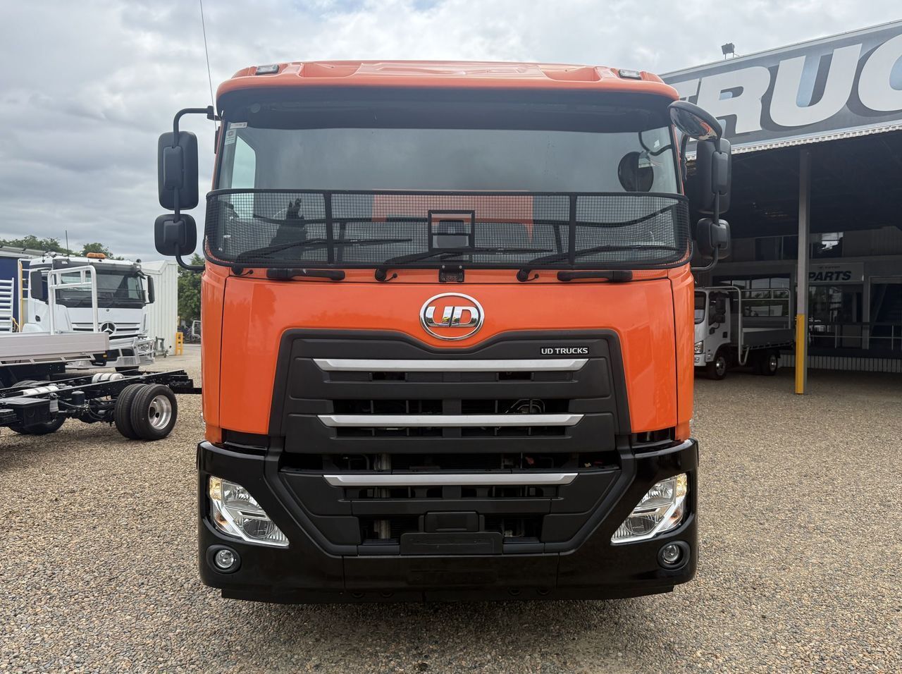 2019 UD Quon CD 25-360 Orange Pantech 7.7l 6x2 image 2