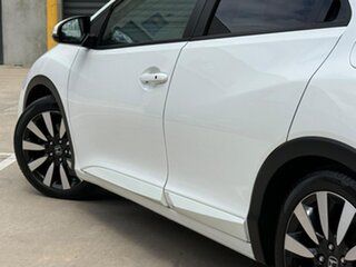 2015 Honda Civic 9th Gen MY15 VTi-L White 5 Speed Sports Automatic Hatchback