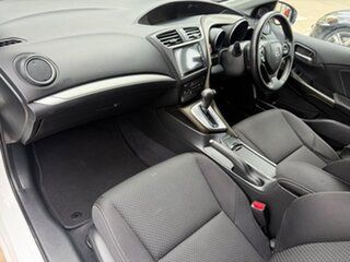 2015 Honda Civic 9th Gen MY15 VTi-L White 5 Speed Sports Automatic Hatchback
