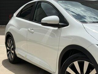 2015 Honda Civic 9th Gen MY15 VTi-L White 5 Speed Sports Automatic Hatchback
