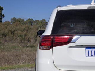 2019 Mitsubishi Outlander ZL MY20 ES 2WD White 6 Speed Constant Variable Wagon