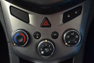2015 Holden Barina TM MY15 CD Blue 6 Speed Automatic Hatchback