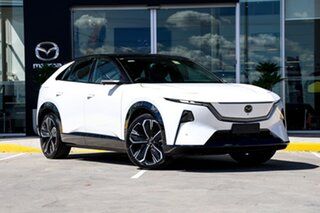 2026 Mazda CX-6E GR E35 Azami Crystal White Pearl / Jet Blac 1 Speed Reduction Gear Wagon.